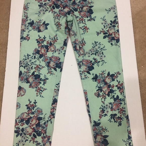 Rock this floral denim with a mid driff top - Picture 5 of 5